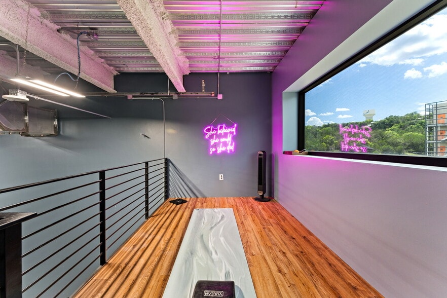 More Photos Of 4229 N FM 620 Hwy, Austin Showroom For Sale