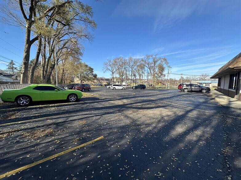 More Photos Of 1427 W Galena Ave, Freeport Freestanding For Sale