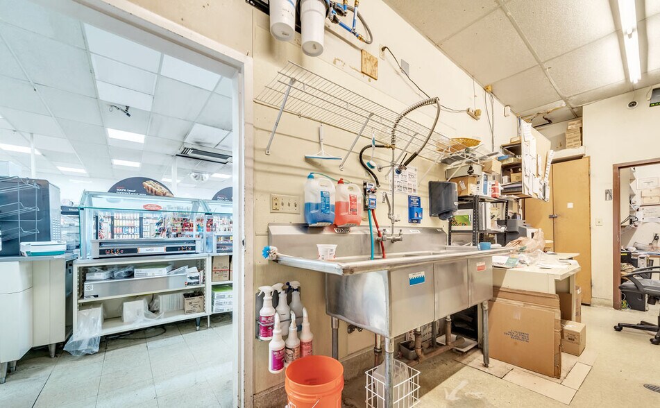 More Photos Of 37981 Niles Blvd, Fremont Storefront For Sale