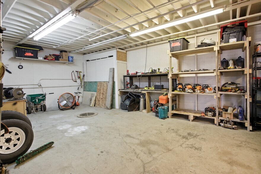 More Photos Of 4800 Joslyn Rd, Lake Orion Light Manufacturing For Sale