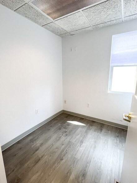 More Photos Of 51 Elm St, Huntington Office Residential For Lease