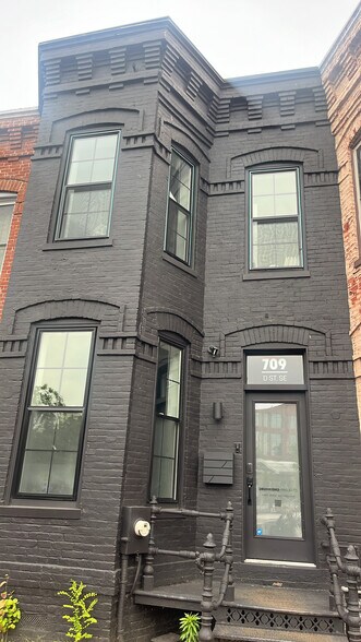 More Photos Of 709 D St SE, Washington Storefront For Lease
