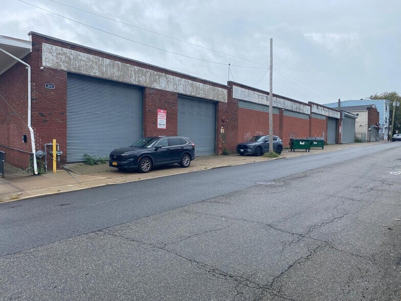 More Photos Of 293-309 Marshall St, Paterson Warehouse For Lease