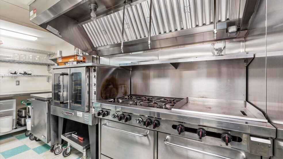 More Photos Of 120 W Main St, Somerset Flex For Sale