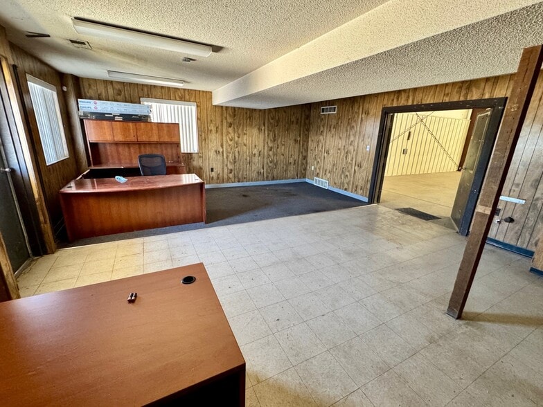 More Photos Of 1742 N Denver Ave, Fort Lupton Warehouse For Sale