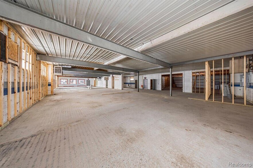 More Photos Of 1428 Imlay City Rd, Lapeer Storefront Retail Office For Sale