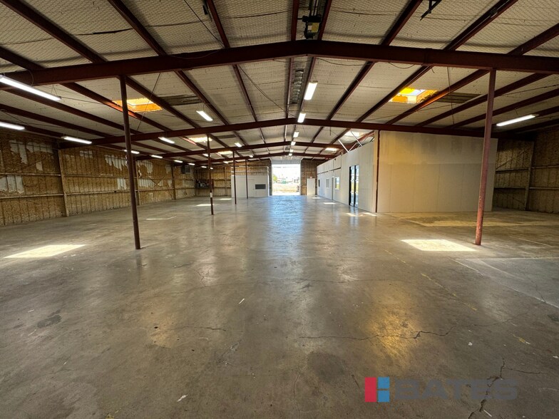 More Photos Of 830 Dalworth Dr, Mesquite Light Distribution For Lease