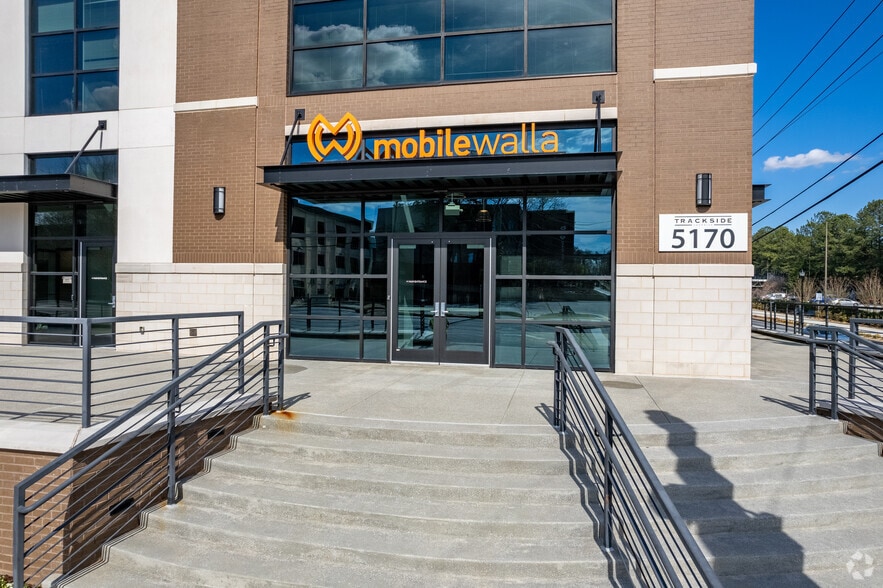 More Photos Of 5170 Peachtree Rd, Chamblee Office For Lease