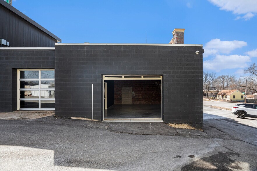 More Photos Of 2645 Madison Ave, Kansas City Apartments For Lease