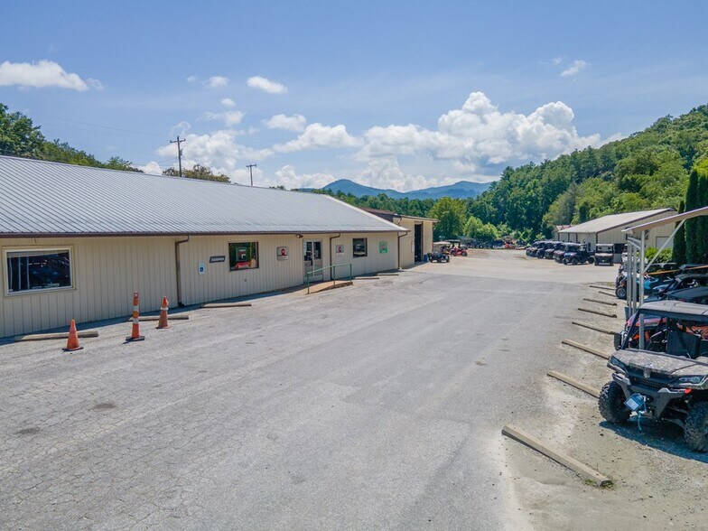 More Photos Of 424 Terrell Rd, Franklin Showroom For Sale