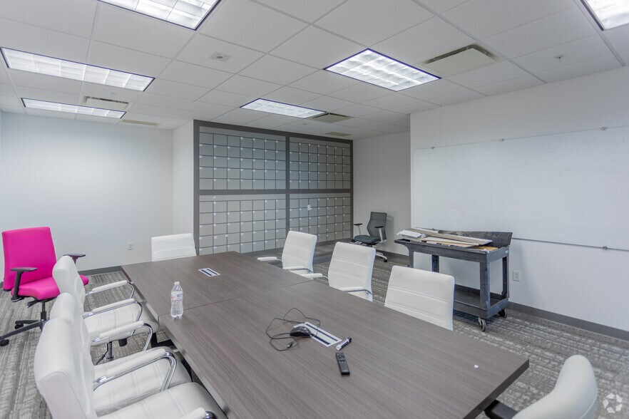 More Photos Of 655 Plum St, Cincinnati Office For Sale