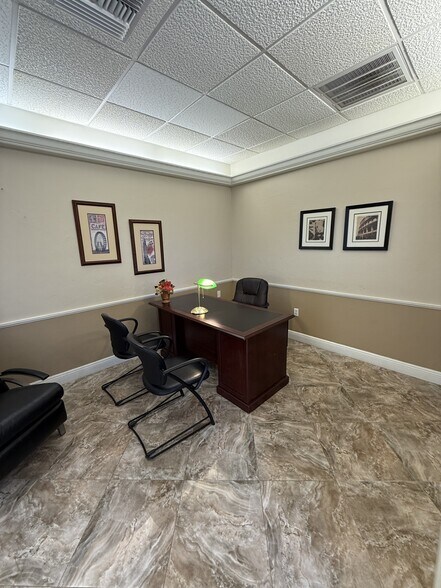 More Photos Of 297-311 Airport Pulling Rd N, Naples Warehouse For Lease