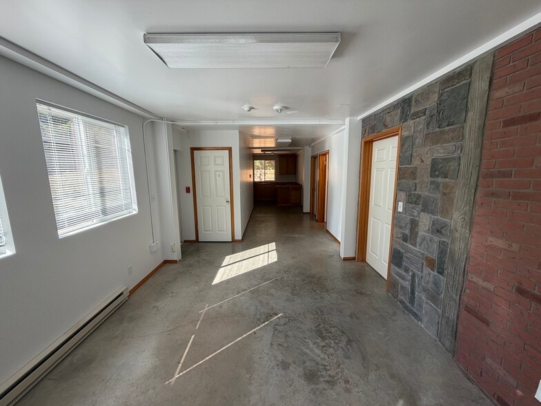 More Photos Of 22407 Foss Rd NE, Poulsbo Warehouse For Lease
