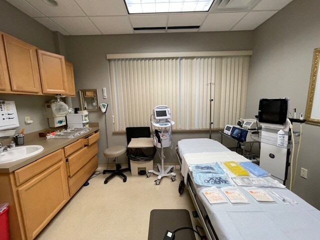 More Photos Of 5151 Gateway Blvd, Flint Medical For Sale