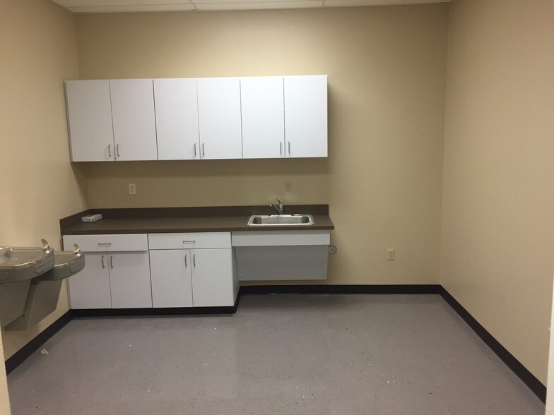 More Photos Of 101 45th St, Corpus Christi Distribution For Lease