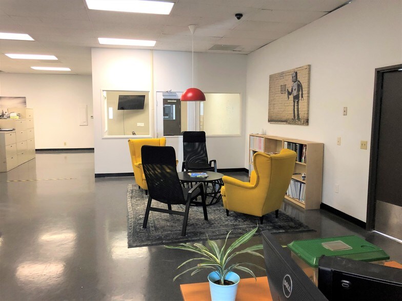 More Photos Of 175 E Freedom Ave, Anaheim Manufacturing For Lease