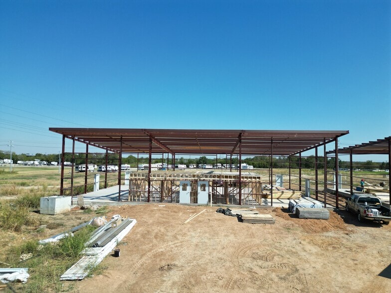 More Photos Of 450 Hwy 290 E, Elgin Light Distribution For Lease