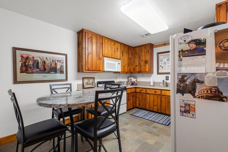 More Photos Of 211 N Main St, Bonham Office Residential For Sale