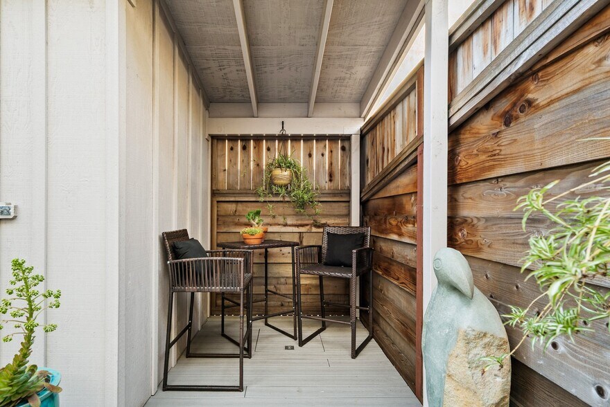 More Photos Of 108 High Rd, Santa Cruz Flex For Sale