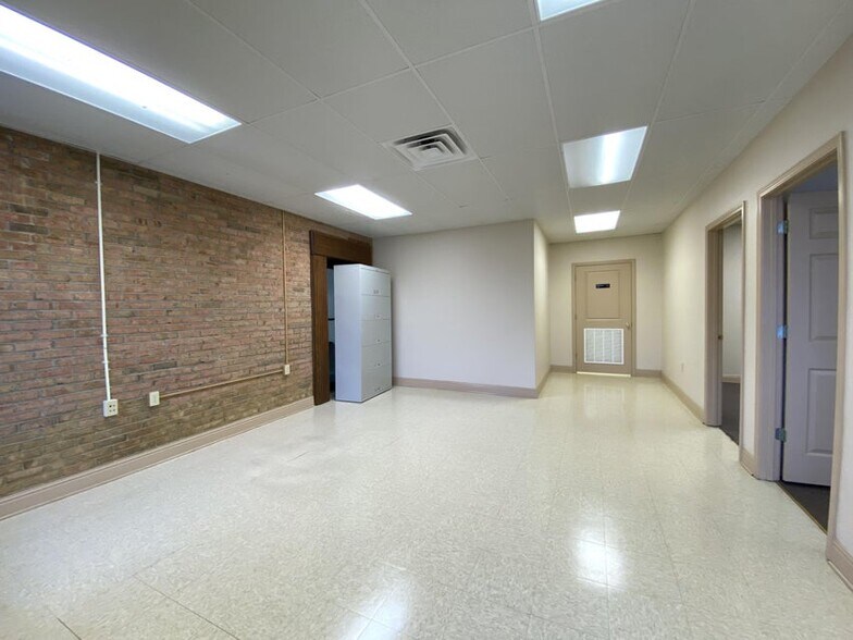 More Photos Of 1523-1529 Cliff Gookin Blvd, Tupelo Office For Lease