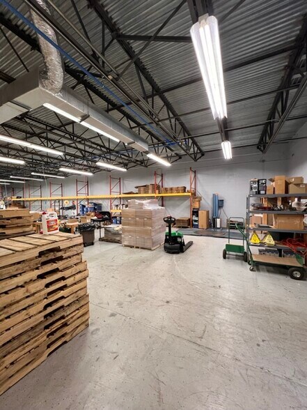More Photos Of 360 Old Sanford Oviedo Rd, Winter Springs Manufacturing For Lease