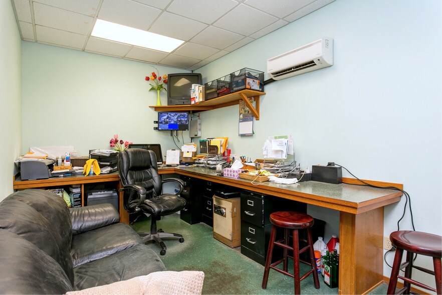 More Photos Of 710 S Columbia Ave, Connell Restaurant For Sale