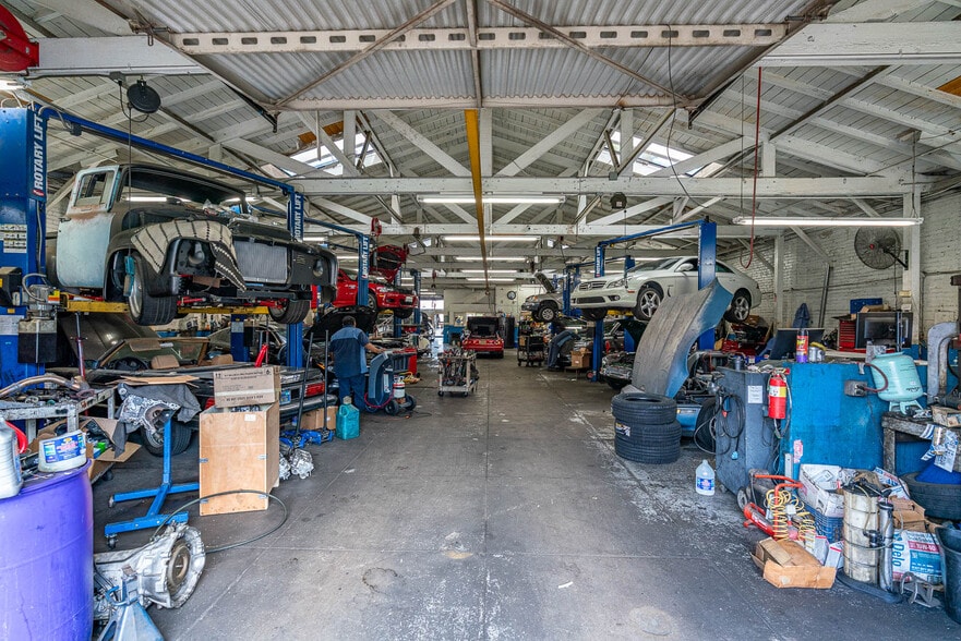 More Photos Of 242 W Commonwealth Ave, Fullerton Auto Repair For Sale