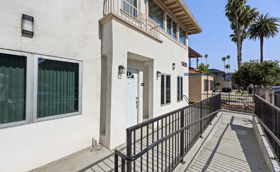 More Photos Of 1409 N Hobart Blvd, Los Angeles Apartments For Sale