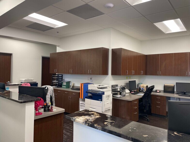 More Photos Of 5550 Warren Pky, Frisco Medical For Lease