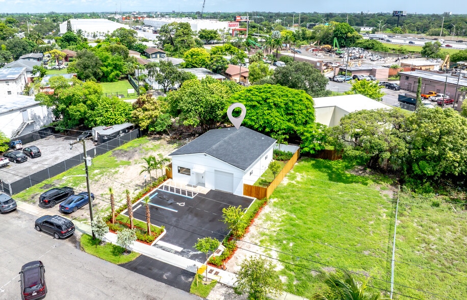 More Photos Of 654 NW 22nd Rd, Fort Lauderdale Light Distribution For Sale