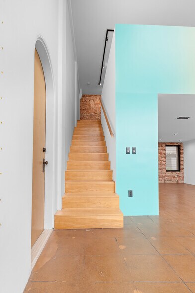 More Photos Of 901-907 Pacific Ave, Venice Storefront For Lease