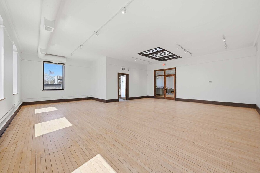 More Photos Of 1300-1304 NE 2nd St, Minneapolis Loft Creative Space For Lease