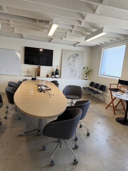 More Photos Of 10451-10463 W Jefferson Blvd, Culver City Warehouse For Lease