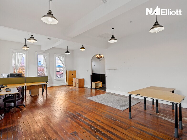 More Photos Of 711-719 SE Grand Ave, Portland Office For Sale