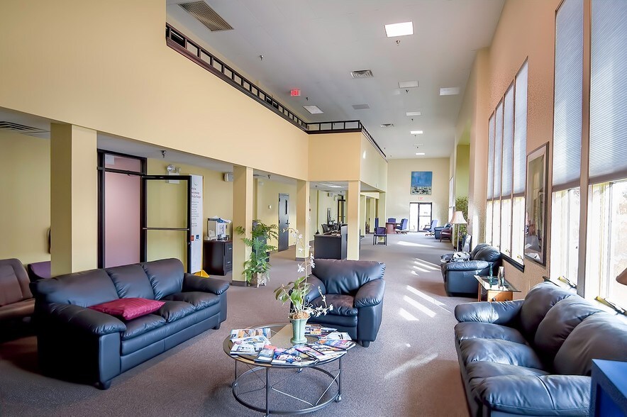 More Photos Of 400 Mack Dr, Croydon Flex For Lease