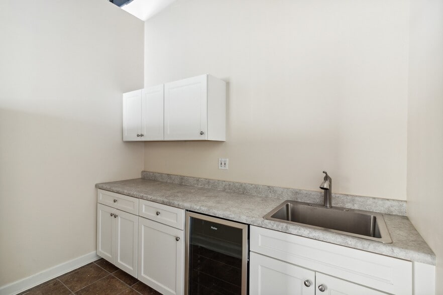 More Photos Of 328-350 Ridge Rd, Wilmette Storefront Retail Office For Sale