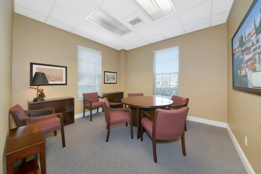 More Photos Of 6981 Curtiss Ave, Sarasota Medical For Lease