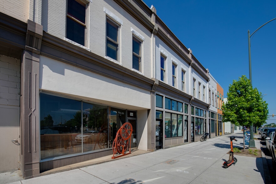 More Photos Of 1641 W Broad St, Richmond Office For Sale