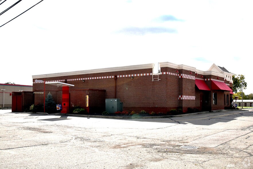 More Photos Of 1204 N Barron St, Eaton Restaurant For Sale