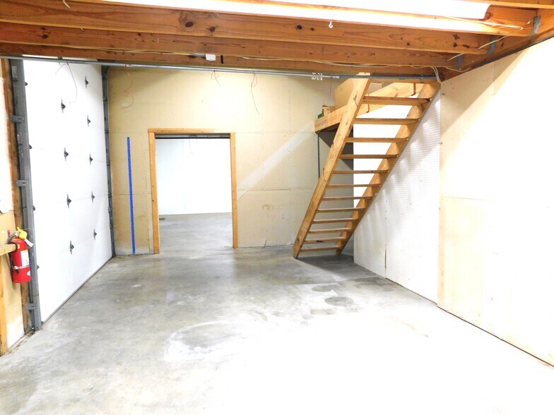 More Photos Of 215 Nieman St, Sunman Warehouse For Lease