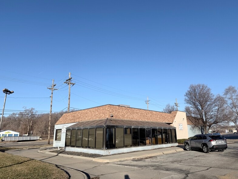 Primary Photo Of 2214 Lindyview Rd, Bellevue Fast Food For Sale