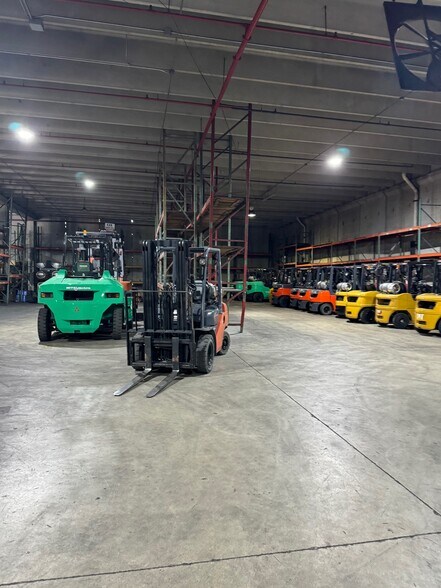 More Photos Of 8300 NW 70th St, Miami Warehouse For Lease