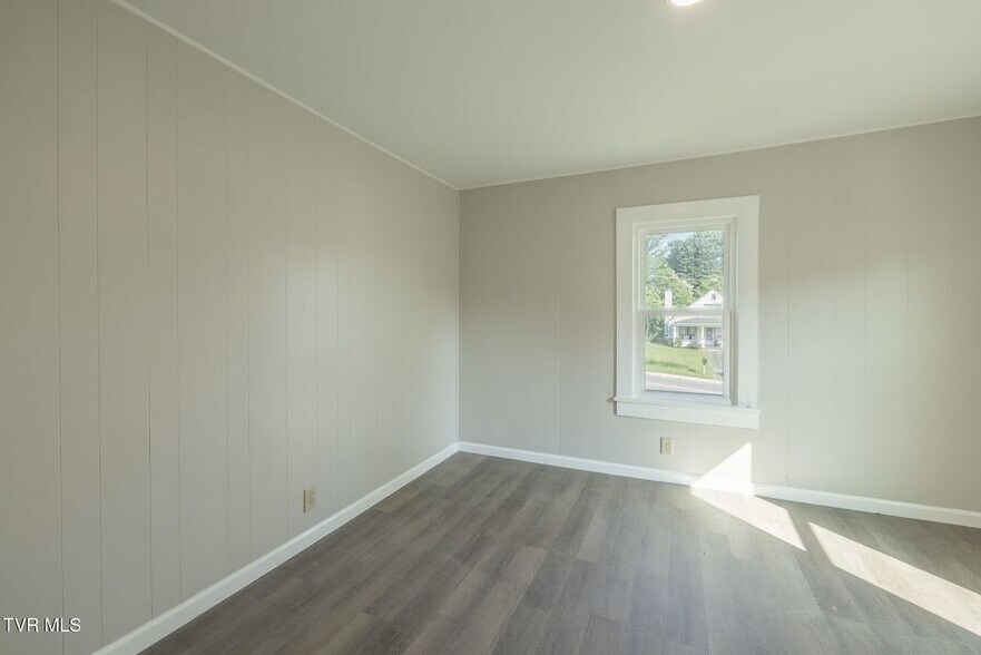 More Photos Of 457 E Bernard Ave, Greeneville General Retail For Sale