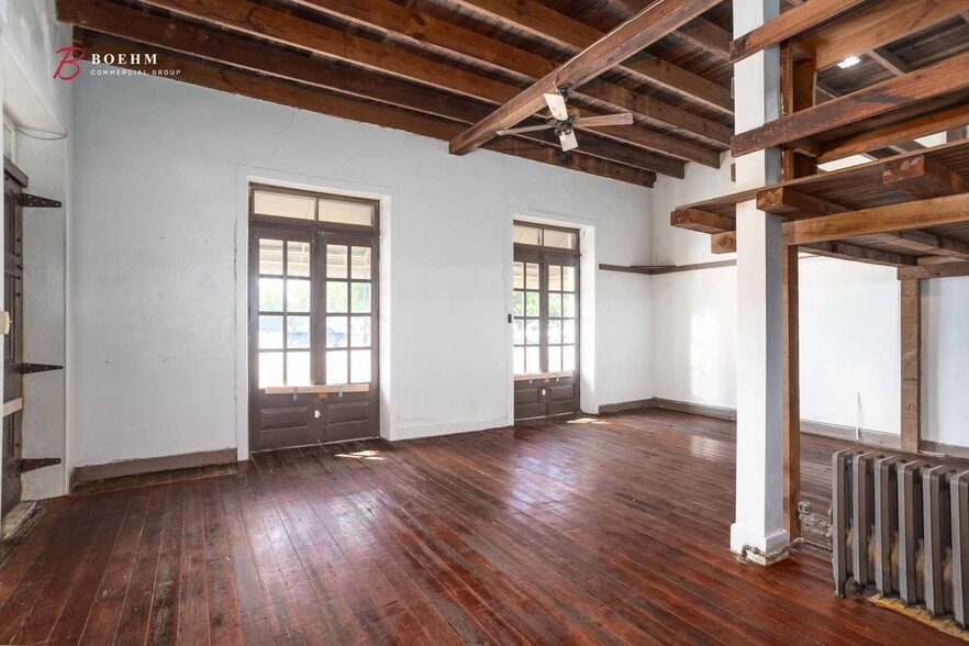 More Photos Of 514 Paris St, Castroville Storefront Retail Office For Sale