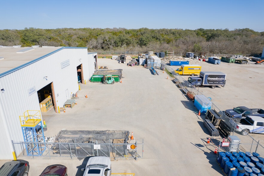 More Photos Of 18740 Goll St, San Antonio Warehouse For Lease