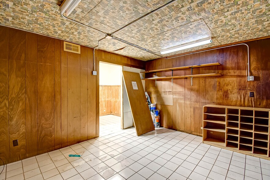 More Photos Of 3019 Dickinson Ave, Dickinson Freestanding For Sale