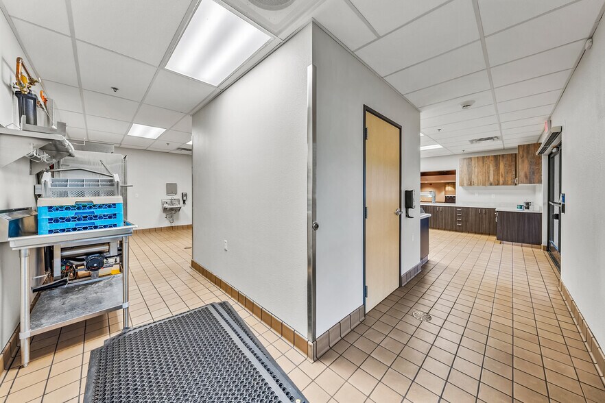 More Photos Of 2166 NW Vine St, Grants Pass Medical For Sale