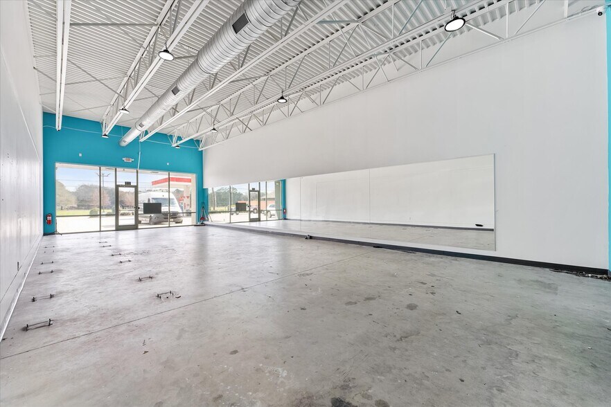 More Photos Of 5706 Root Rd, Spring General Retail For Lease