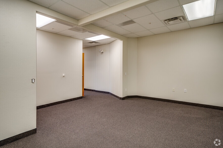 More Photos Of 2550 N Thunderbird Cir, Mesa Office For Lease