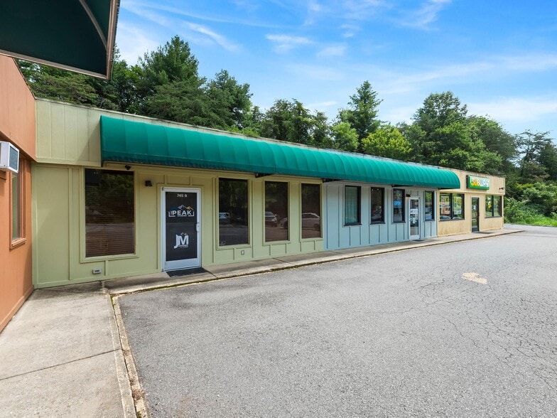 More Photos Of 745 Carl Eller Rd, Mars Hill Freestanding For Lease